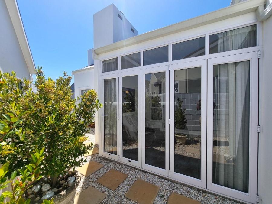 2 Bedroom Property for Sale in Sandbaai Western Cape